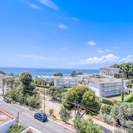 Apartment With Scenic View