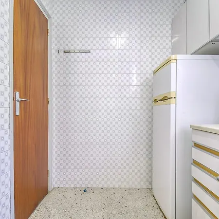 Apartment With Scenic View Montjoi