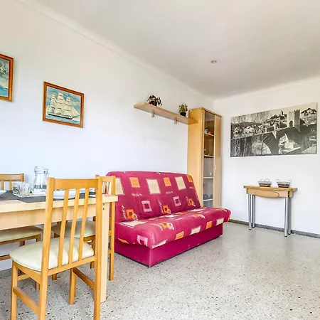 Apartment With Scenic View