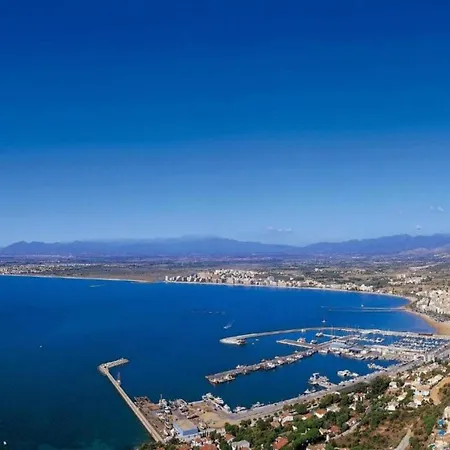 Apartment With Scenic View Montjoi